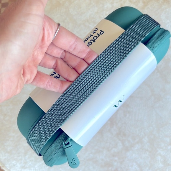 Brand New Willow Pump Anywhere Case Travel Breastfeeding Nursing Teal - Picture 11 of 16